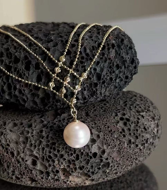 Celebrity-Inspired Pearl Jewelry Styling