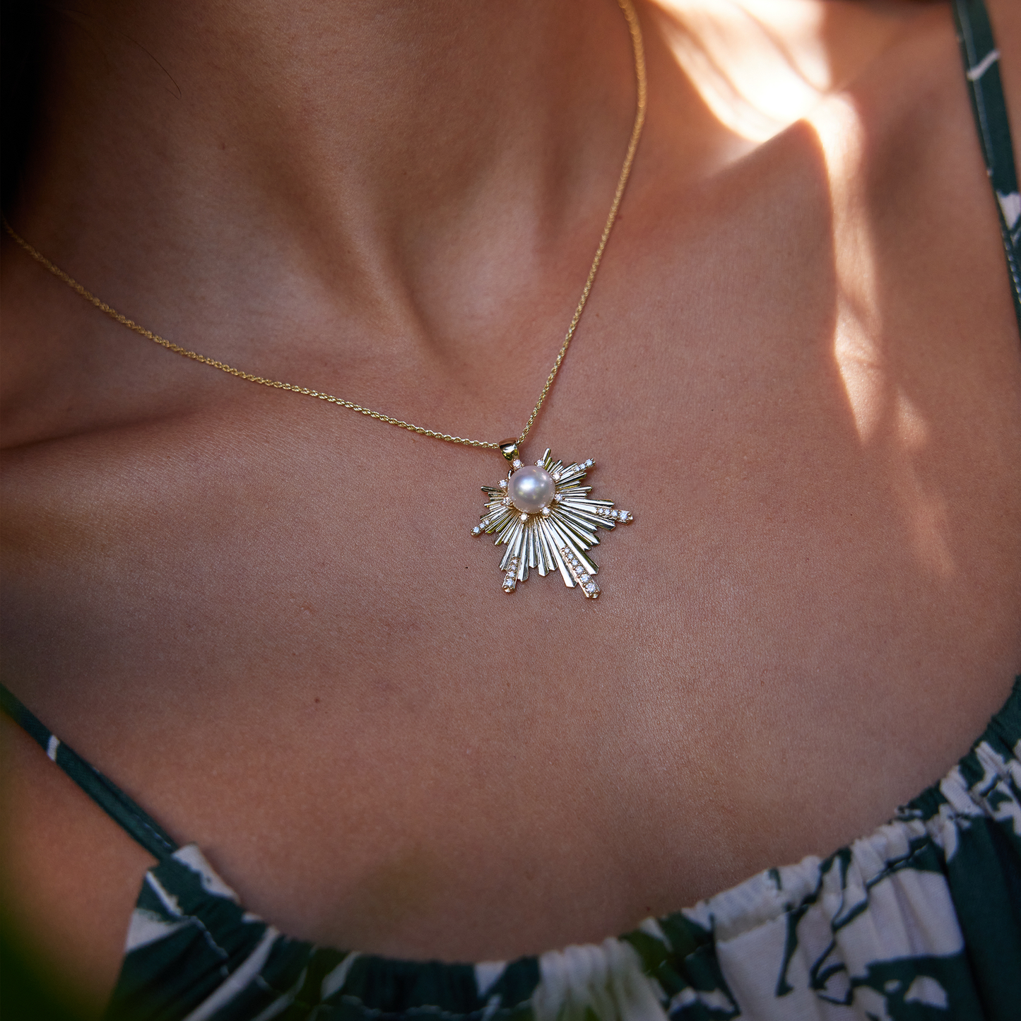 E Hoʻāla Akoya White Pearl Pendant in Gold with Diamonds - 27mm