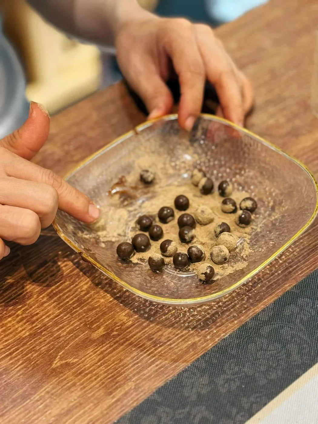 Aromatic powder used to make floral incense beads