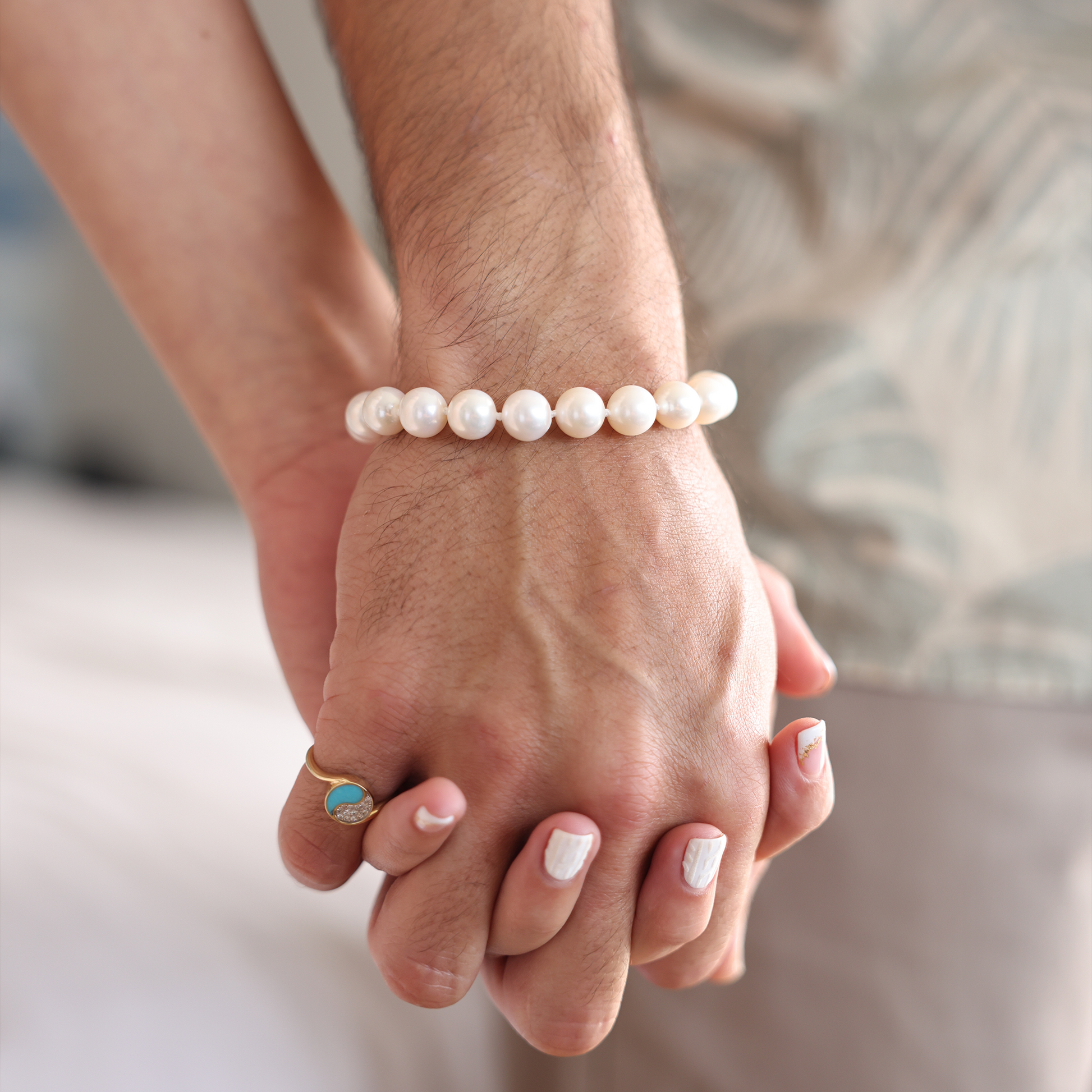 7.5-9" Adjustable White Freshwater Pearl Bracelet in Gold - 9-10mm