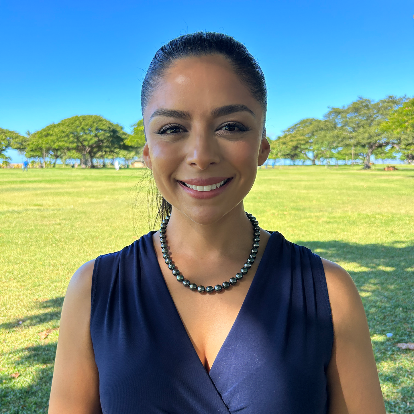 18-19" Tahitian Black Pearl Strand with White Gold Clasp - 8-11mm