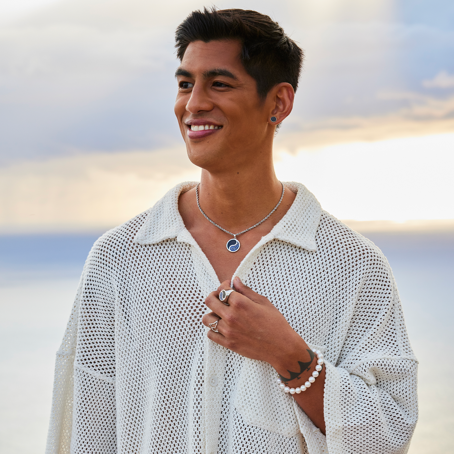 7.5-9" Adjustable White Freshwater Pearl Bracelet in Gold - 9-10mm